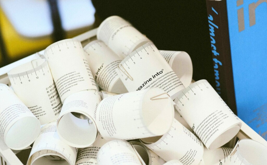 山積みされたレシート