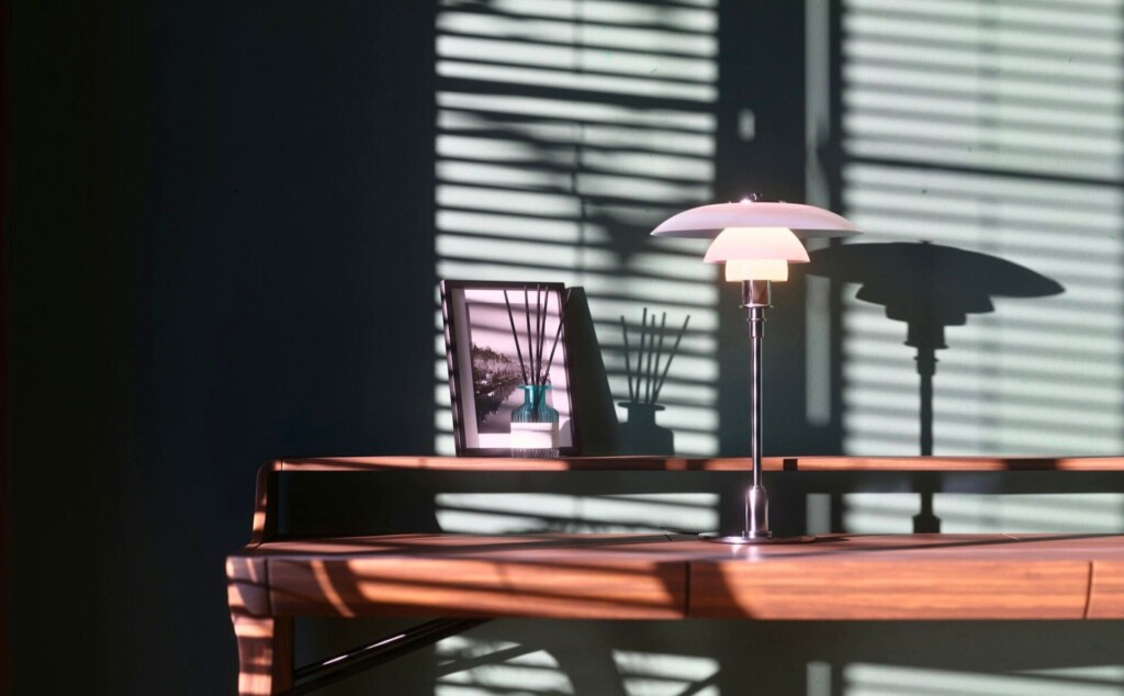 光が差し込んでいるリビング